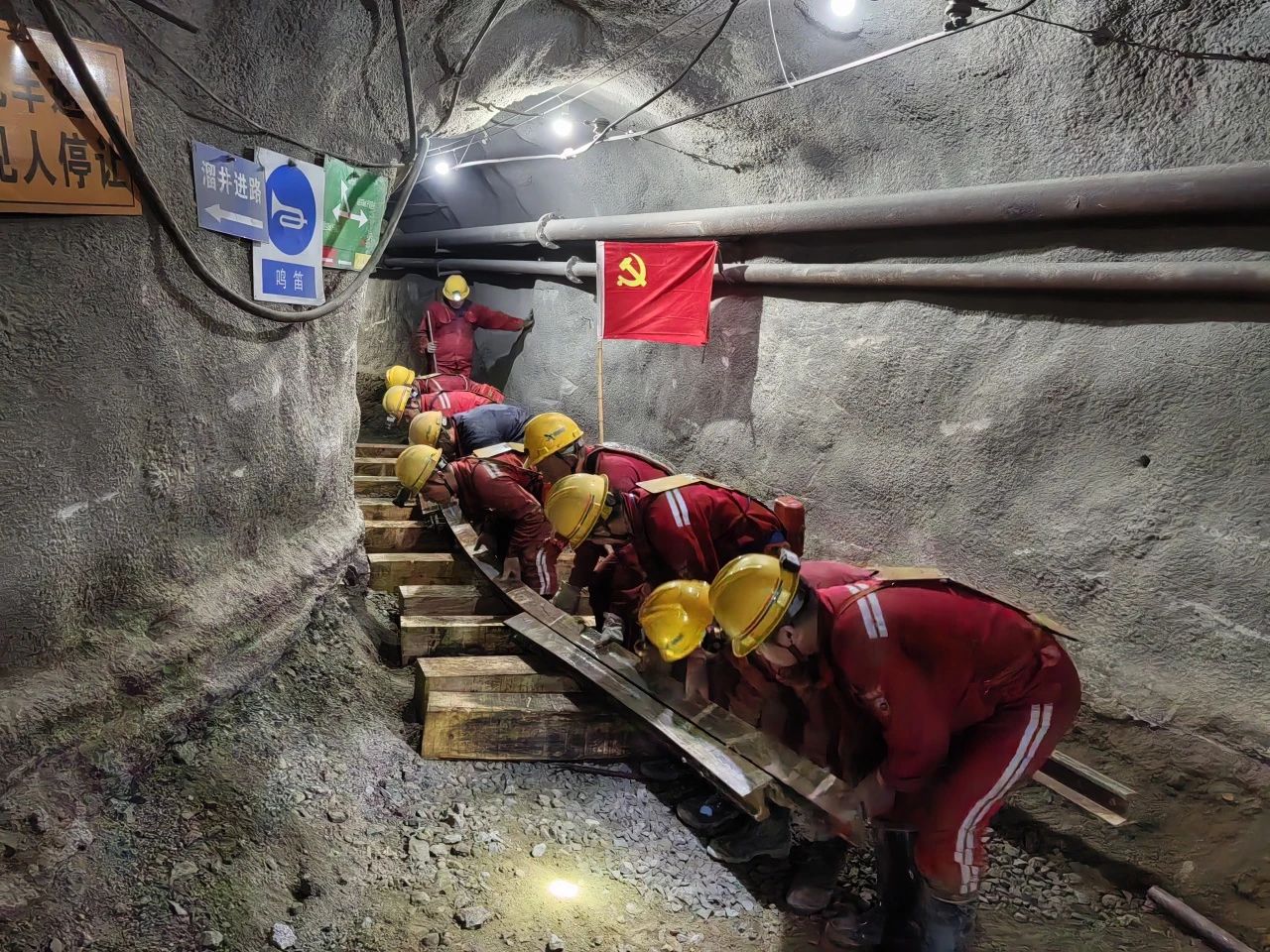 喜報(bào)！有色集團(tuán)三個(gè)基層黨支部獲自治區(qū)國(guó)資委“五個(gè)好”標(biāo)準(zhǔn)化規(guī)范化黨支部示范點(diǎn)榮譽(yù)稱(chēng)號(hào)